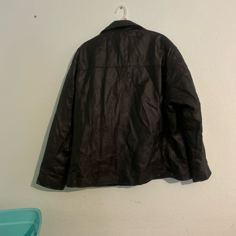 Men's Sleek Black Leather Jacket